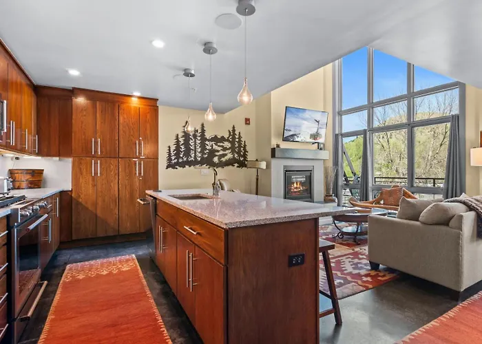 Rmr: The Town Square Loft In Downtown Apartment Jackson