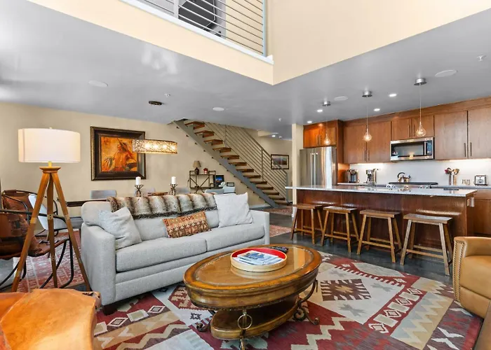 Rmr: The Town Square Loft In Downtown * Jackson