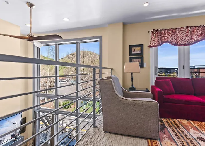Rmr: The Town Square Loft In Downtown * Jackson