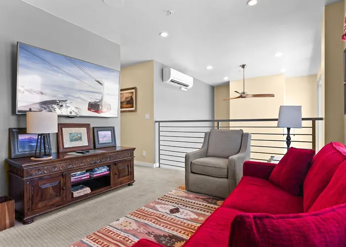 Rmr: The Town Square Loft In Downtown *