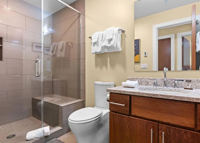 Apartment Rmr: The Town Square Loft In Downtown *