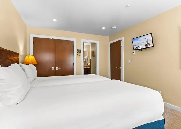 Apartment Rmr: The Town Square Loft In Downtown